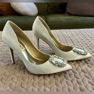 Badgley Mischka Cher Crystal Buckle Pumps Jeweled White Satin SHOES women size 5